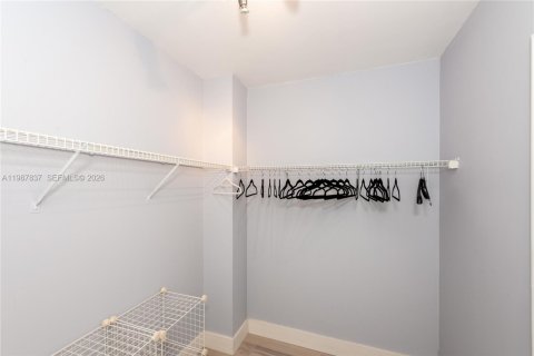 Condo in Miami Beach, Florida, 2 bedrooms № 2243956 - photo 21