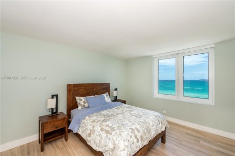 Condo in Miami Beach, Florida, 2 bedrooms № 2243956 - photo 22