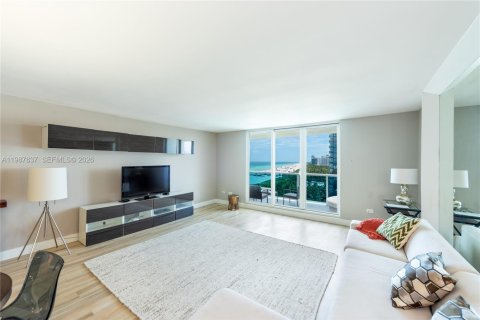 Condo in Miami Beach, Florida, 2 bedrooms № 2243956 - photo 4