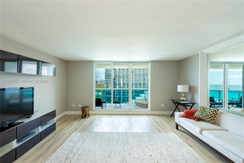 Condo in Miami Beach, Florida, 2 bedrooms № 2243956 - photo 10