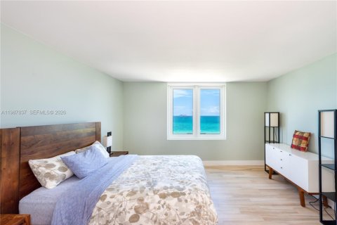 Condo in Miami Beach, Florida, 2 bedrooms № 2243956 - photo 8