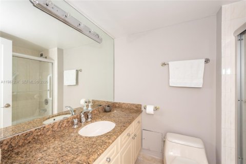 Condo in Miami Beach, Florida, 2 bedrooms № 2243956 - photo 26