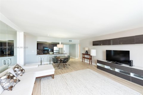 Condo in Miami Beach, Florida, 2 bedrooms № 2243956 - photo 13