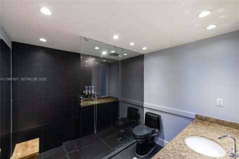 Condo in Miami Beach, Florida, 2 bedrooms № 2243956 - photo 20