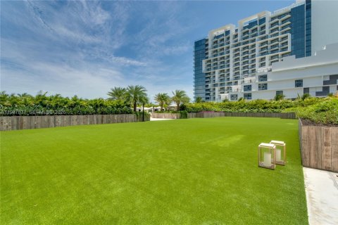 Condo in Miami Beach, Florida, 2 bedrooms № 2243956 - photo 30
