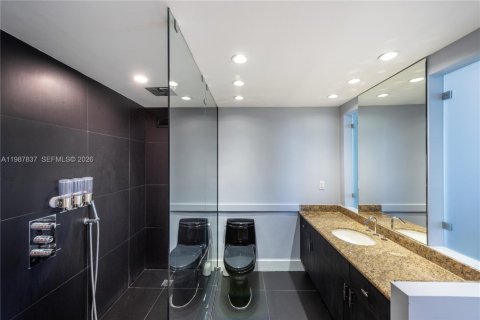 Condo in Miami Beach, Florida, 2 bedrooms № 2243956 - photo 19
