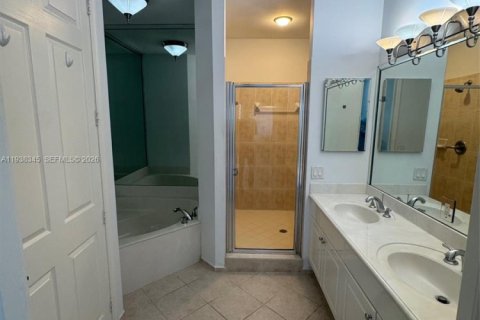 Снять в аренду таунхаус в Уэстон, Флорида 3 спальни, 144.93м2, № 1995881 - фото 15