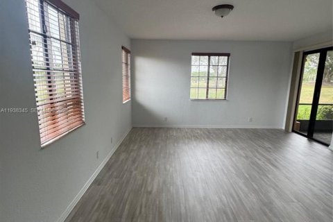 Снять в аренду таунхаус в Уэстон, Флорида 3 спальни, 144.93м2, № 1995881 - фото 23