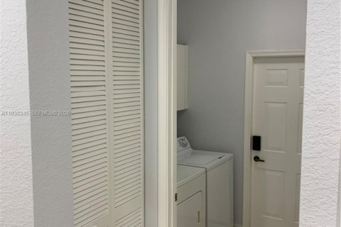 Townhouse in Weston, Florida 3 bedrooms, 144.93 sq.m. № 1995881 - photo 10