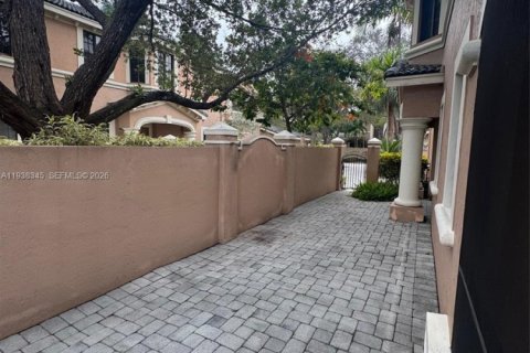 Снять в аренду таунхаус в Уэстон, Флорида 3 спальни, 144.93м2, № 1995881 - фото 18