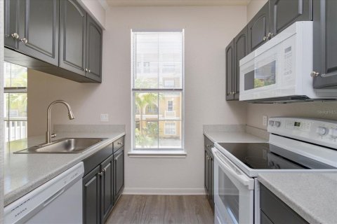 Condo in Orlando, Florida, 3 rooms № 2393605 - photo 6