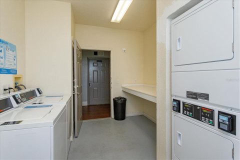 Condo in Orlando, Florida, 3 rooms № 2393605 - photo 17