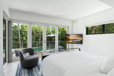 House in Miami Beach, Florida 3 bedrooms, 179.02 sq.m. № 2038596 - photo 12