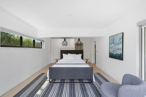 House in Miami Beach, Florida 3 bedrooms, 179.02 sq.m. № 2038596 - photo 11