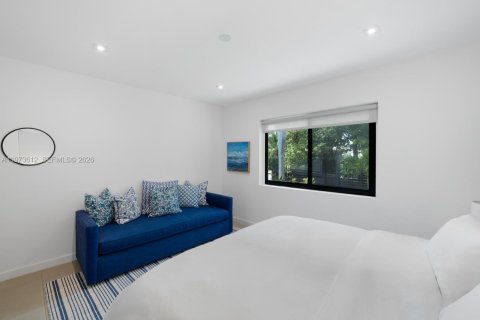 House in Miami Beach, Florida 3 bedrooms, 179.02 sq.m. № 2038596 - photo 19