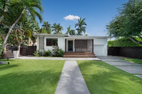 House in Miami Beach, Florida 3 bedrooms, 179.02 sq.m. № 2038596 - photo 27