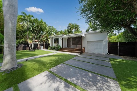 House in Miami Beach, Florida 3 bedrooms, 179.02 sq.m. № 2038596 - photo 28