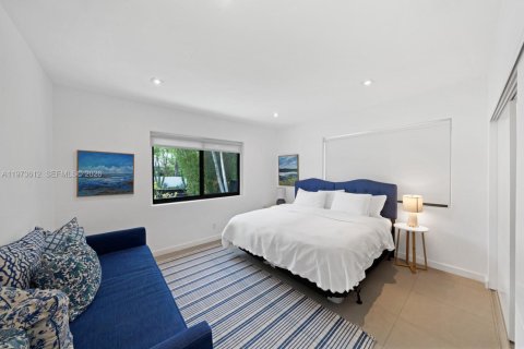 House in Miami Beach, Florida 3 bedrooms, 179.02 sq.m. № 2038596 - photo 18