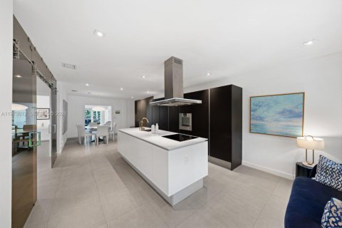 House in Miami Beach, Florida 3 bedrooms, 179.02 sq.m. № 2038596 - photo 6