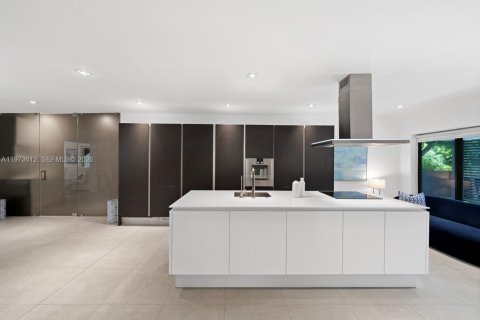 House in Miami Beach, Florida 3 bedrooms, 179.02 sq.m. № 2038596 - photo 7