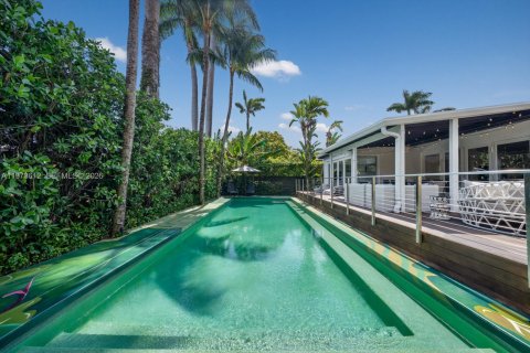 House in Miami Beach, Florida 3 bedrooms, 179.02 sq.m. № 2038596 - photo 25