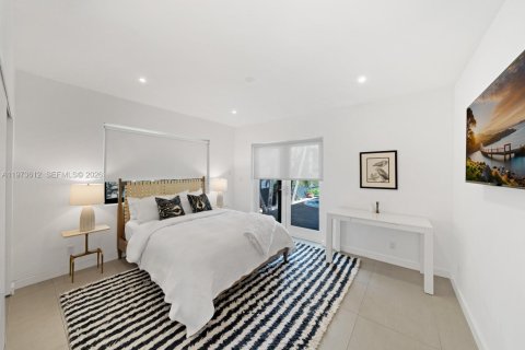 House in Miami Beach, Florida 3 bedrooms, 179.02 sq.m. № 2038596 - photo 16