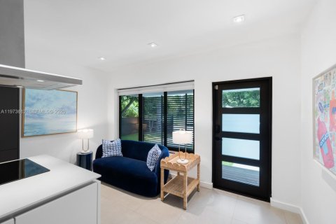 House in Miami Beach, Florida 3 bedrooms, 179.02 sq.m. № 2038596 - photo 22