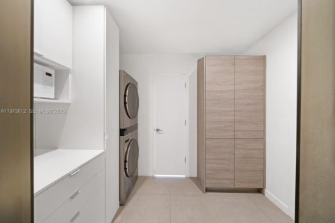 House in Miami Beach, Florida 3 bedrooms, 179.02 sq.m. № 2038596 - photo 21