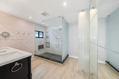 House in Miami Beach, Florida 3 bedrooms, 179.02 sq.m. № 2038596 - photo 14