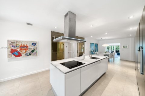 House in Miami Beach, Florida 3 bedrooms, 179.02 sq.m. № 2038596 - photo 8