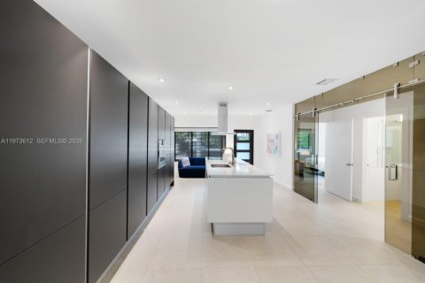 House in Miami Beach, Florida 3 bedrooms, 179.02 sq.m. № 2038596 - photo 20