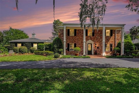 House in Dade City, Florida 6 bedrooms, 476.22 sq.m. № 2151465