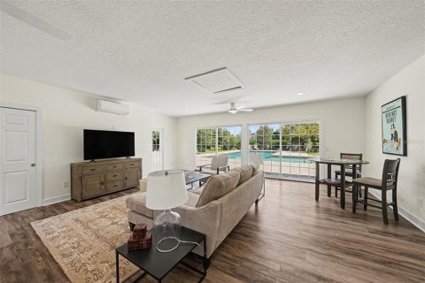 House in Dade City, Florida 6 bedrooms, 476.22 sq.m. № 2151465 - photo 22