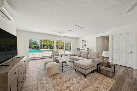 House in Dade City, Florida 6 bedrooms, 476.22 sq.m. № 2151465 - photo 24