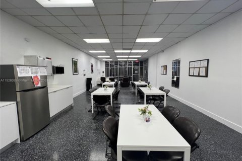 Commercial property in Miami, Florida № 1990407 - photo 27