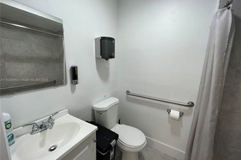 Commercial property in Miami, Florida № 1990407 - photo 19