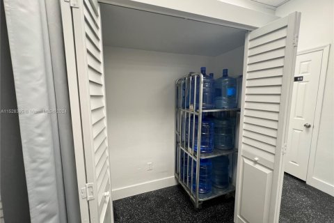 Commercial property in Miami, Florida № 1990407 - photo 23