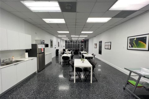 Commercial property in Miami, Florida № 1990407 - photo 26