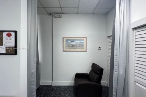 Commercial property in Miami, Florida № 1990407 - photo 21