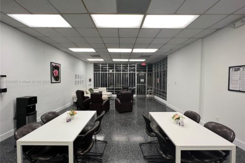 Commercial property in Miami, Florida № 1990407 - photo 29