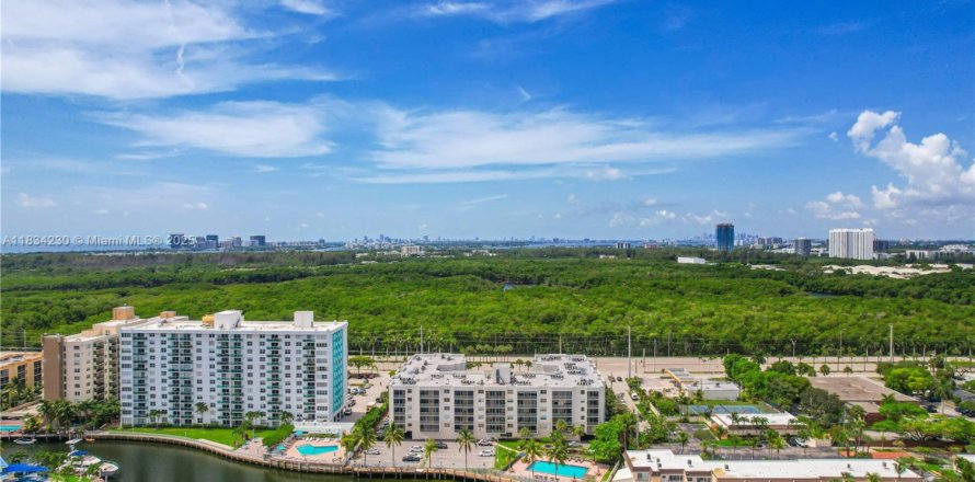 Condo à North Miami Beach, Floride, 2 chambres № 1822188
