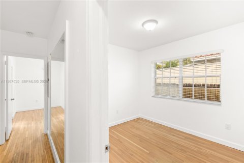 House in Miami, Florida 3 bedrooms, 104.61 sq.m. № 2028722 - photo 19