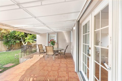 House in Miami, Florida 3 bedrooms, 104.61 sq.m. № 2028722 - photo 24