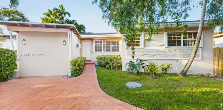 House in Miami, Florida 3 bedrooms, 104.61 sq.m. № 2028722
