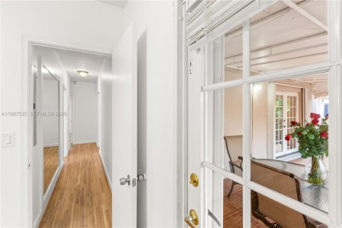 House in Miami, Florida 3 bedrooms, 104.61 sq.m. № 2028722 - photo 23