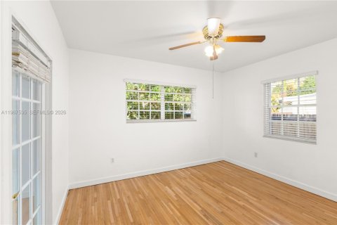 House in Miami, Florida 3 bedrooms, 104.61 sq.m. № 2028722 - photo 21