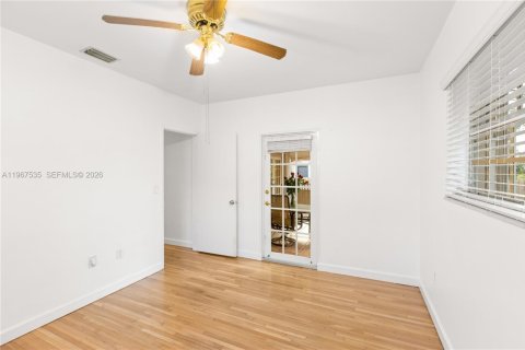 House in Miami, Florida 3 bedrooms, 104.61 sq.m. № 2028722 - photo 22