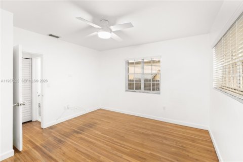House in Miami, Florida 3 bedrooms, 104.61 sq.m. № 2028722 - photo 17