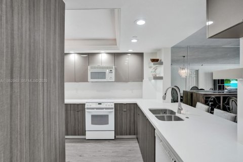 Condominio en venta en Hillsboro Beach, Florida, 3 dormitorios, 193.7 m2 № 2008479 - foto 18