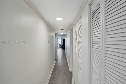 Condominio en venta en Hillsboro Beach, Florida, 3 dormitorios, 193.7 m2 № 2008479 - foto 9